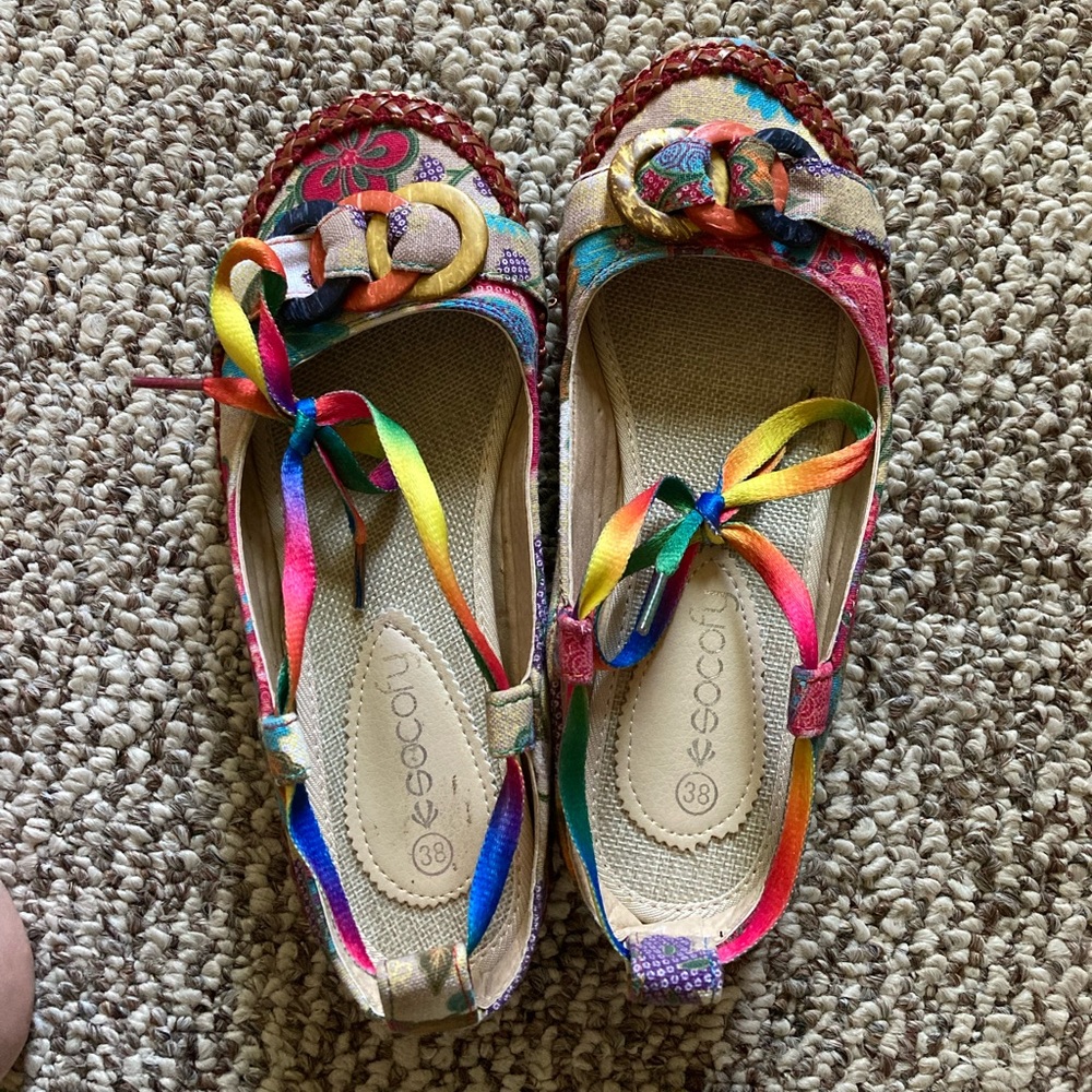 Socofy size 38 (7). Excellent condition!! Low heel.